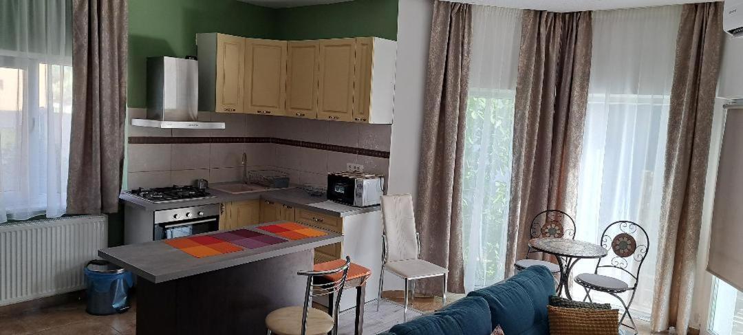 Отель Casa Alba Нэводари Экстерьер фото